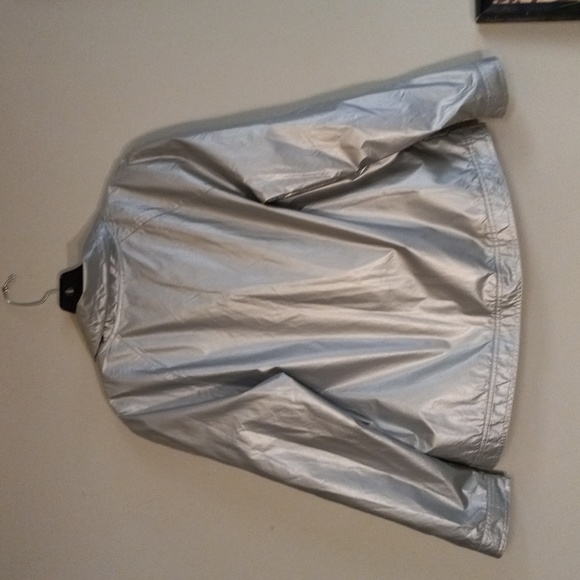 Zenergy By Chico's Silver, Nylon, 4 Pocket, Mesh Lined  Rain Coat - Picture 3 of 12